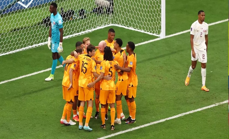 Holanda sofre empate e define vaga na Copa na próxima rodada